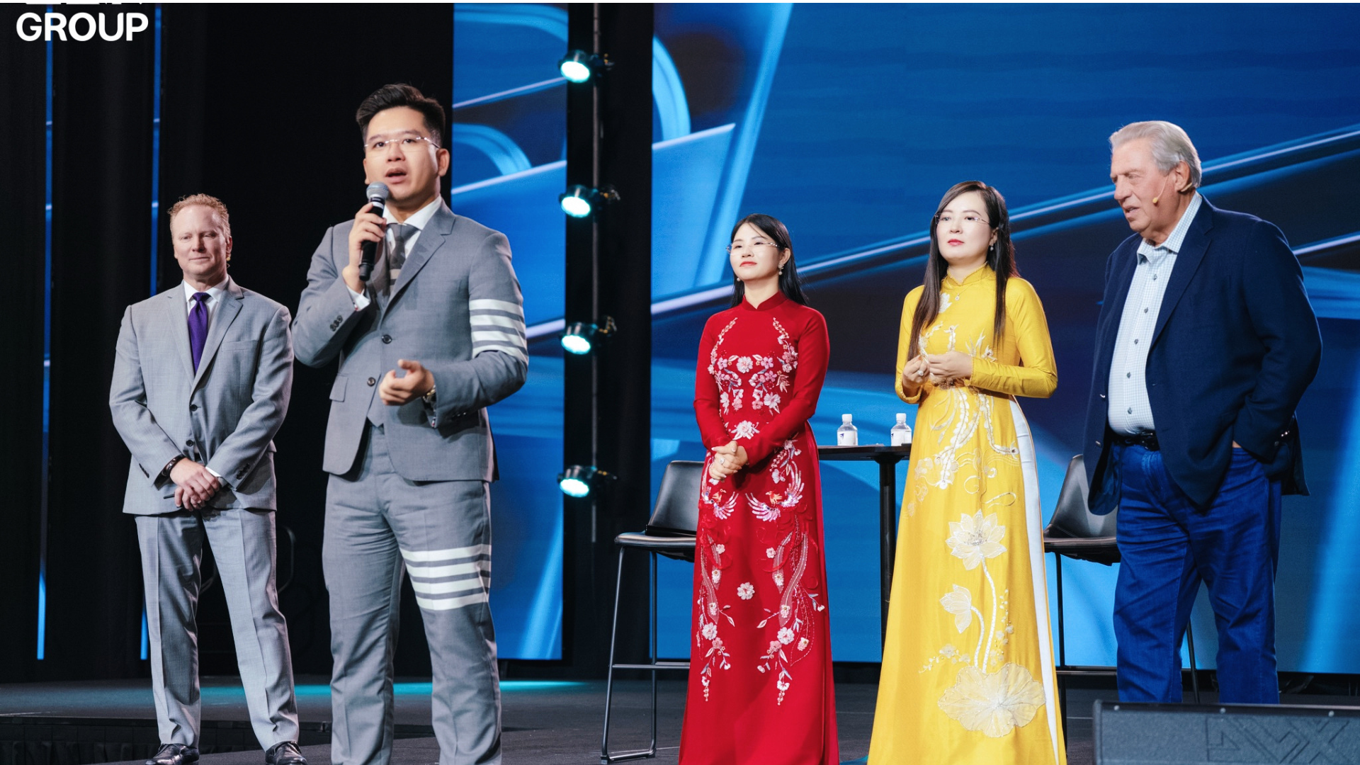 Hình ảnh tác giả 2